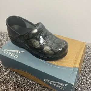 Dansko clogs never worn size 37